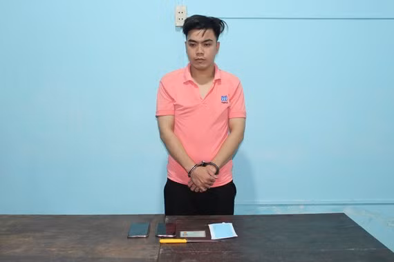 Phan Tấn Đạt tại cơ quan công an Phan Tấn Đạt tại cơ quan công an