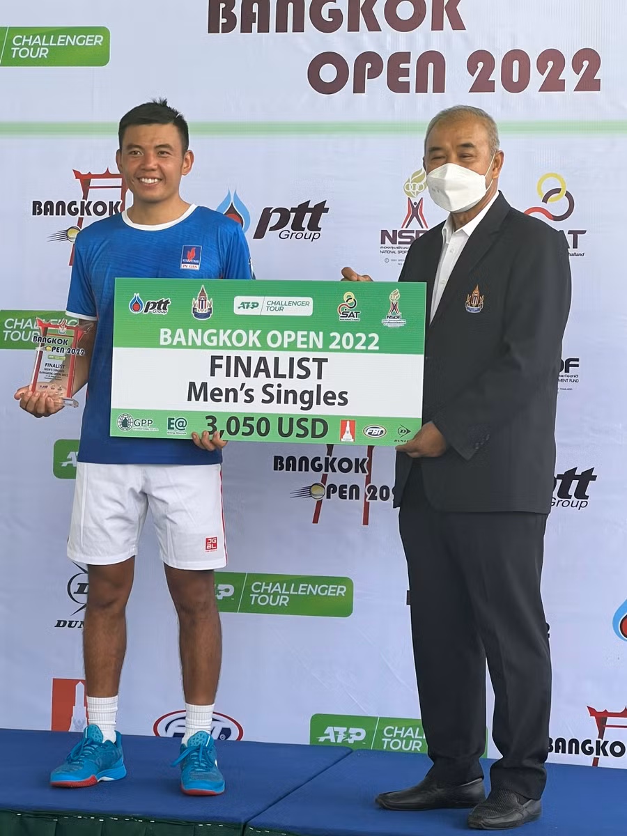 Hoàng Nam nhận giải Á quân và tự tin sẽ tiếp tục tấn công vào Grand Slam. Ảnh: NVCC