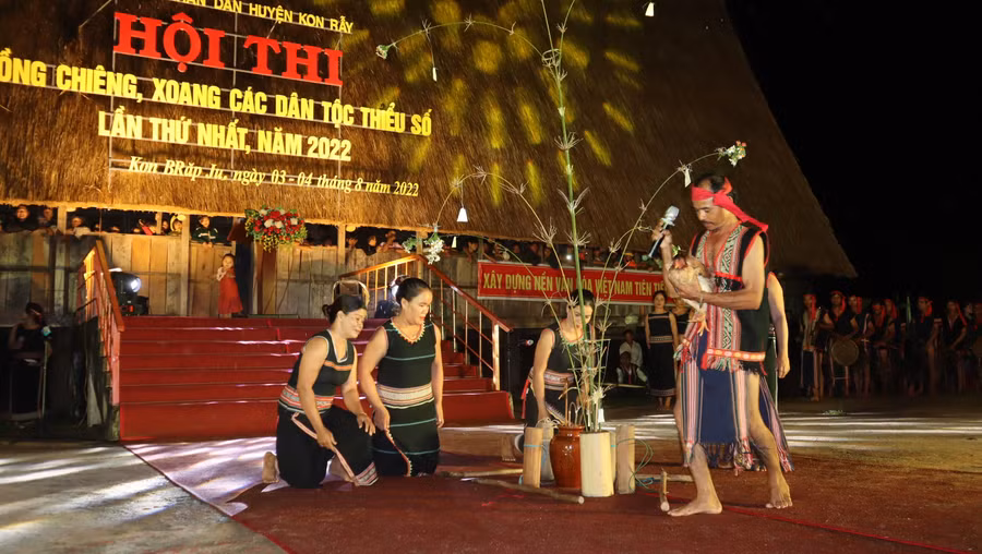 Tái hiện Lễ hội trồng lúa. Ảnh: QĐ