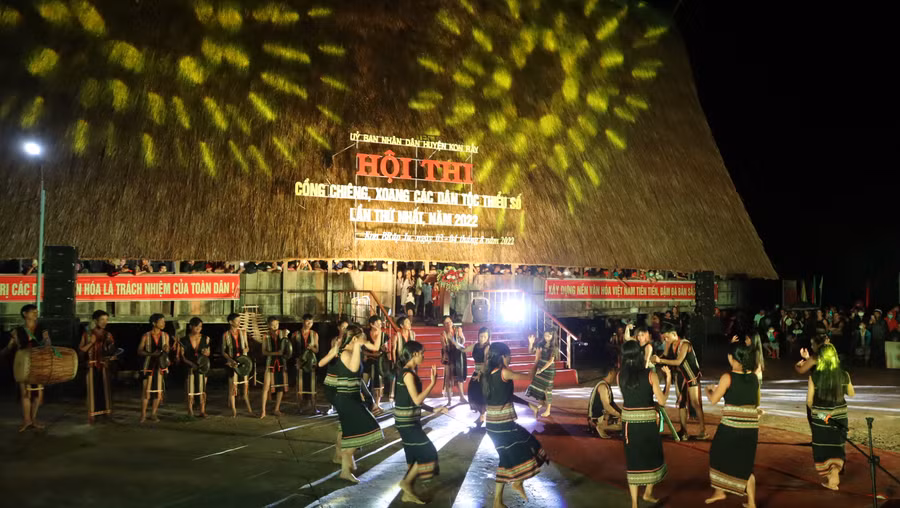 Trình diễn cồng chiêng, xoang tại Hội thi. Ảnh: QĐ