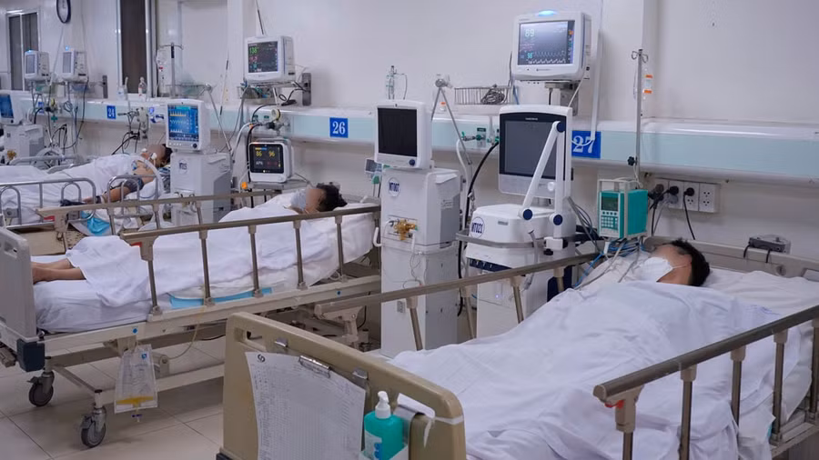 Các bệnh nhân ngộ độc rượu điều trị tại Bệnh viện Nhân dân Gia Định