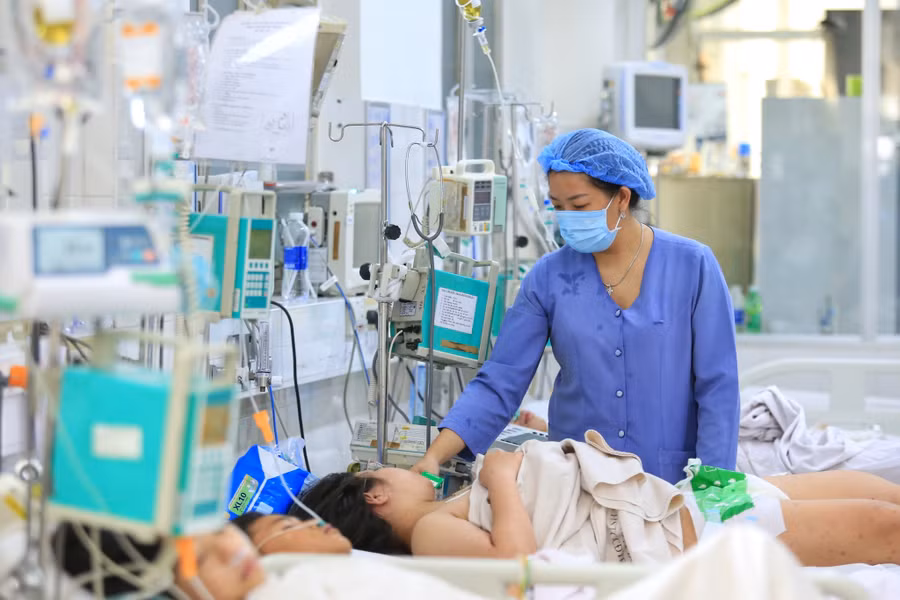 Trẻ em bị sốt xuất huyết nặng. Ảnh nguồn TNO