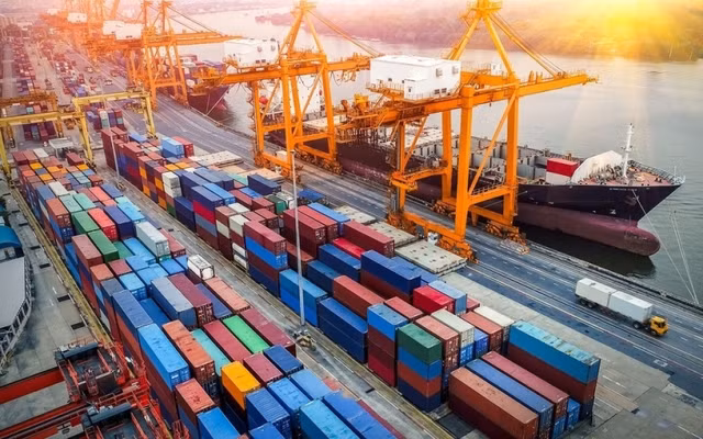 Cán cân thương mại hàng hóa 8 tháng năm 2022 ước tính xuất siêu 3,96 tỷ USD. Ảnh nguồn baochinhphu.vn