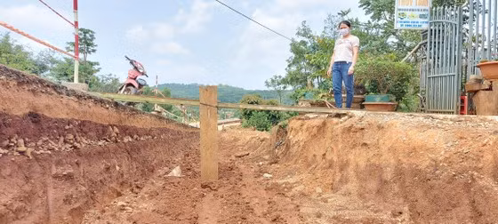 Thi công dự án nâng cấp, mở rộng quốc lộ 19 qua huyện Chư Prông, tỉnh Gia Lai làm khổ dân Thi công dự án nâng cấp, mở rộng Quốc lộ 19 qua huyện Chư Prông, tỉnh Gia Lai làm khổ dân