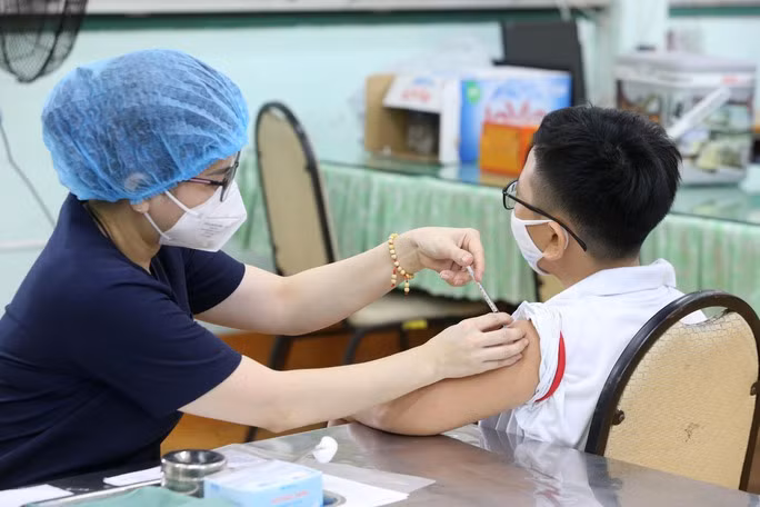 Tiêm vắc xin cho trẻ em từ 5 đến dưới 12 tuổi tại Quận 5, TP. Hồ Chí Minh. Ảnh nguồn NLĐO 