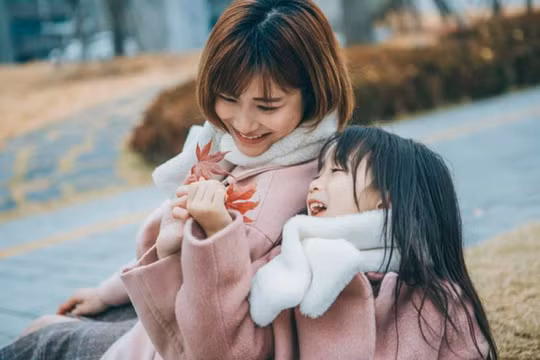  Lần đầu tiên con gọi mẹ là mẹ. Lần đầu tiên mẹ thực sự được là mẹ của con. Ảnh minh họa