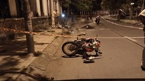 Nơi xảy ra vụ việc là đoạn đường cua gấp. Nơi xảy ra vụ việc là đoạn đường cua gấp.
