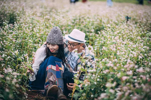 Ngược lại, cả Kim Ngân và Thanh Cảnh luôn nhắn tin hỏi thăm và chia sẻ niềm vui nỗi buồn như những người bạn bình thường. Ngược lại, cả Kim Ngân và Thanh Cảnh luôn nhắn tin hỏi thăm và chia sẻ niềm vui nỗi buồn như những người bạn bình thường.
