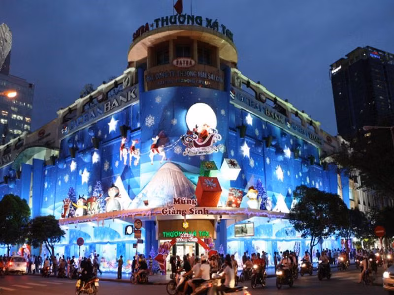 Noel tại trung tâm thương mại Aeon mail.