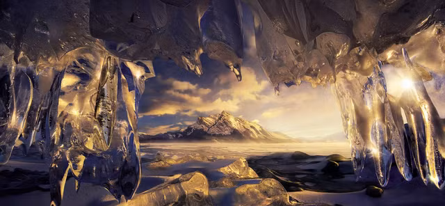  Marc Adamus chụp bức ảnh này tại hồ Abraham, Banff, Canada.