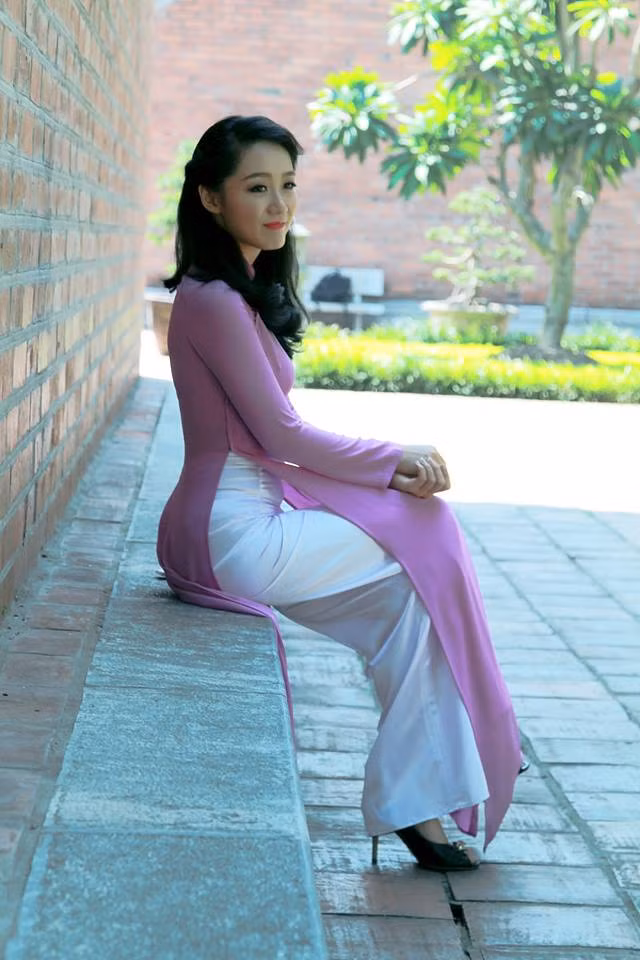 Là một BTV mảng thời sự nên Thu Hà có vẻ chững chạc hơn tuổi. Cũng vì thế mà trên trang cá nhân, cô rất hiếm khi khoe hình ảnh mặc hở