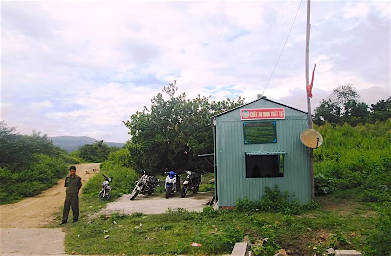 Mô hình “Làng tự quản gắn với chốt an ninh trật tự” tại 92 thôn, làng đã góp phần đảm bảo ANTT trên địa bàn. Ảnh: Hồng Thi