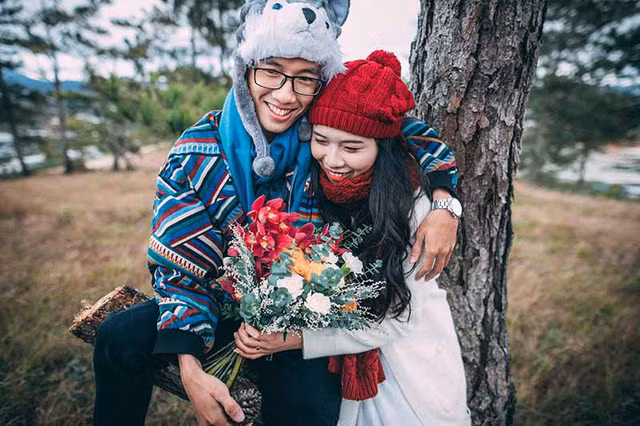 Cả hai sẽ tổ chức đám cưới vào dịp đầu năm sắp tới. Cả hai sẽ tổ chức đám cưới vào dịp đầu năm sắp tới.