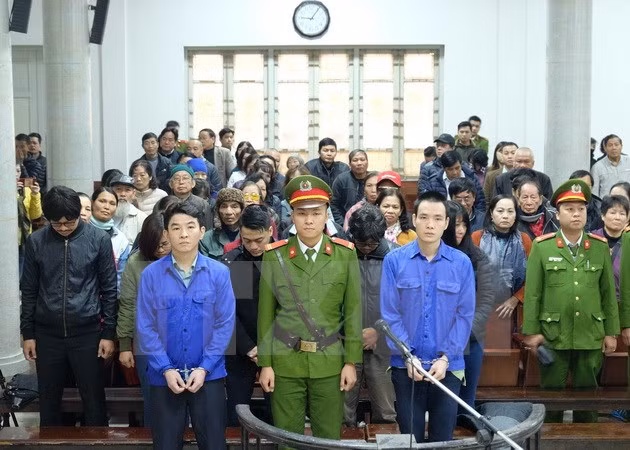 Các bị cáo trước vành móng ngựa. (Ảnh: Nguyễn Cúc/TTXVN)