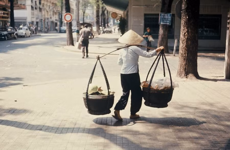 Bánh tráng kẹo trên đường Tự Do (Quận 1, TP.HCM) nay là Đồng Khởi (Ảnh tư liệu)