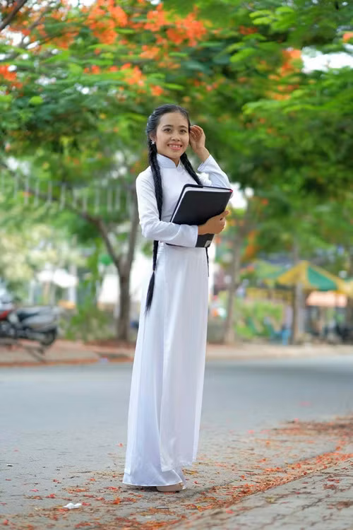 Cô giáo Tây nguyên xinh đẹp.
