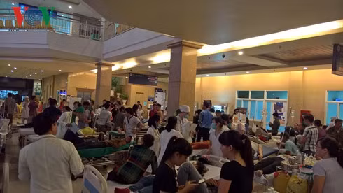 Hàng loạt công nhân nhập viện.
