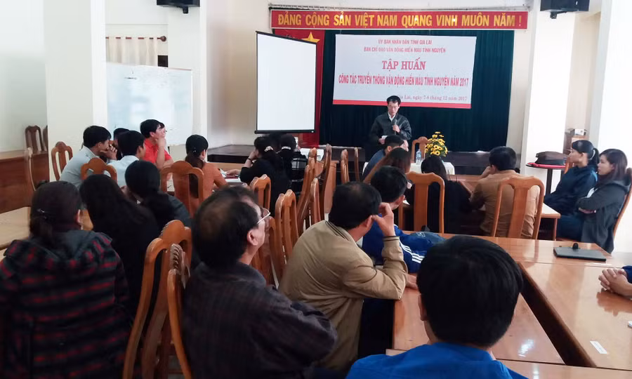 Ông Dương Đình Diện khai mạc lớp tập huấn. Ảnh: T.C