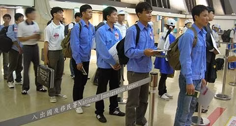 Hiện có 500.000 người Việt lao động tại nước ngoài và con số này đang tăng lên Hiện có 500.000 người Việt lao động tại nước ngoài và con số này đang tăng lên
