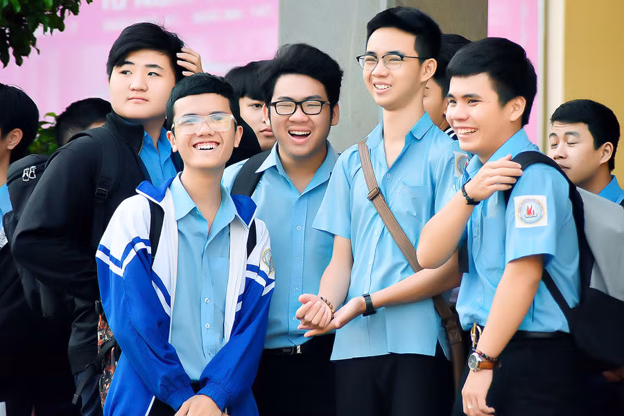 Thí sinh cảm thấy an tâm hơn khi bước vào kỳ thi nhờ sự hỗ trợ từ các tổ chức, cá nhân. Ảnh: Đức Thụy