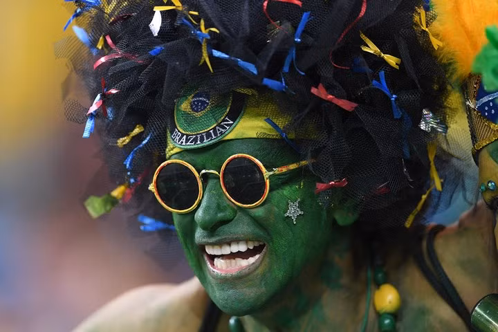 Fan Brazil với màu xanh đặc trưng.