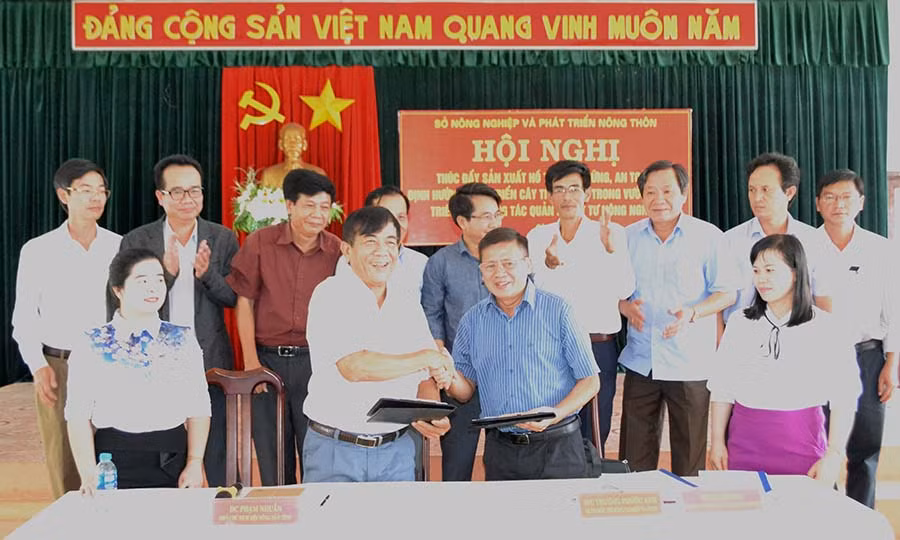  Sở Nông nghiệp và PTNT đã tổ chức ký kết thỏa thuận hợp tác với Viện Khoa học Kỹ thuật Nông Lâm nghiệp Tây nguyên về phát triển giống cây trồng và chuyển giao tiến bộ KHKT. Ảnh: Lê Nam 
