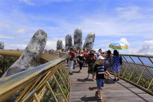 Khung cảnh này thu hút sự chú ý của du khách khi tới Bà Nà