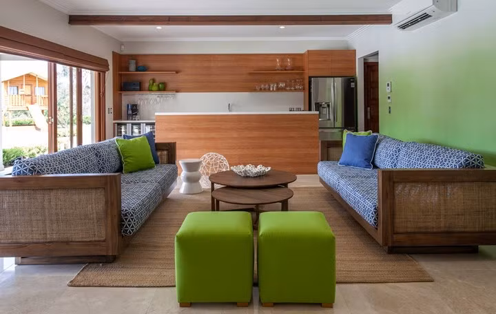 Việc kết hợp giữa gam màu tươi sáng như xanh lá cây với màu sắc của gỗ mang đến không khí vui vẻ, ấm áp cho người sử dụng.