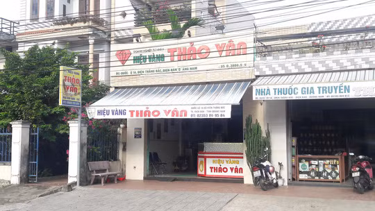 Tiệm vàng Thảo Vân - nơi xảy ra vụ cướp vàng táo tợn vào chiều 17-6. Tiệm vàng Thảo Vân - nơi xảy ra vụ cướp vàng táo tợn vào chiều 17-6.