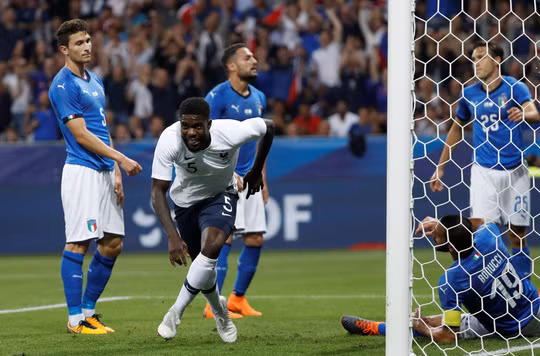  Samuel Umtiti ghi bàn mở tỉ số cho tuyển Pháp