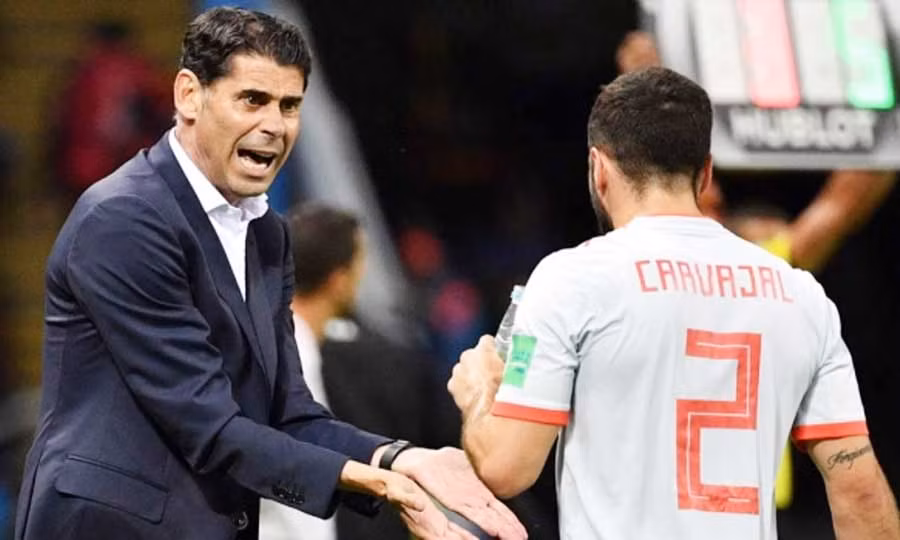HLV Fernando Hierro vẫn còn nhiều việc phải làm với các học trò. HLV Fernando Hierro vẫn còn nhiều việc phải làm với các học trò.