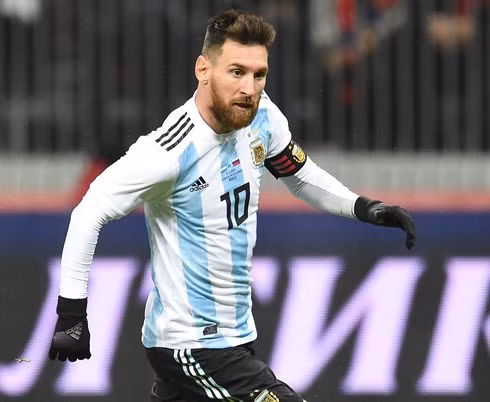  Messi và các đồng đội buộc phải thắng Nigeria và chờ vào kết quả trận đấu Iceland với Croatia mới có cơ hội đi tiếp (Ảnh: Getty Images).