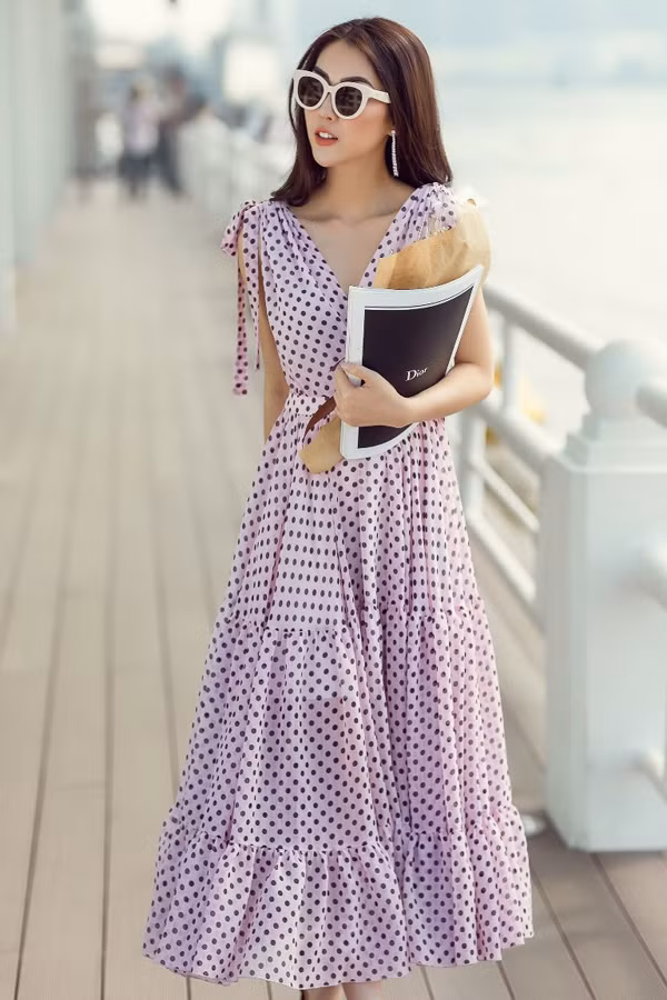 Đây là váy cổ điển cho các bạn gái yêu phong cách tiểu thư và muốn tạo điểm nhấn nhẹ nhàng khi đến văn phòng.