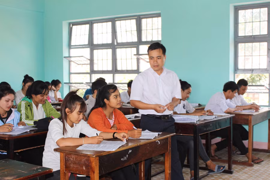 Học sinh khối 12 đang trong thời điểm ôn tập nước rút cho kỳ thi THPT Quốc gia 2018. Ảnh: N.G