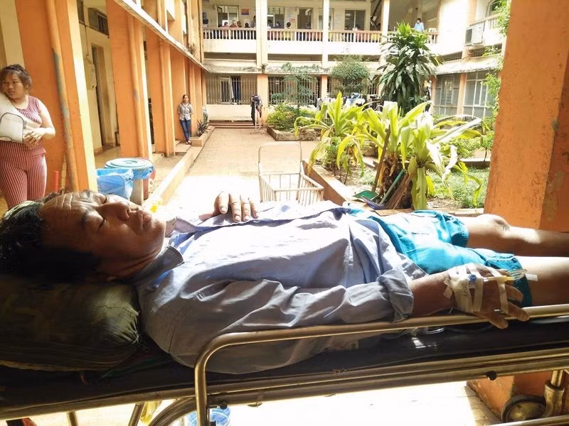  Ông Hầu Thanh Bình đang điều trị vì vết đạn bắn vào người