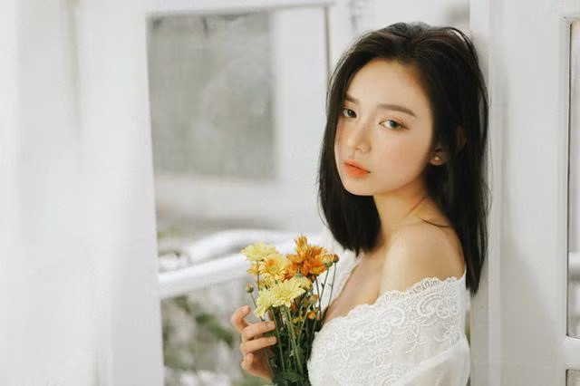 Trước những khen chê trái chiều, hot girl cho biết cô đã học cách bỏ ngoài tai những lời lẽ không hay và sống cho bản thân thay vì làm hài lòng tất cả mọi người.