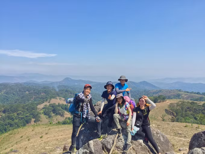 Để trekking cung này an toàn và ngắm được trọn vẻ đẹp của thiên nhiên nơi đây, bạn phải trang bị cho mình các kỹ năng cần thiết. Đầu tiên là sự chuẩn bị về tâm lý, sức khỏe. Bạn sẽ ở trong rừng 2 đến 3 ngày và hầu như không có sóng điện thoại, nhiệt độ hạ xuống rất thấp vào buổi tối và gió luôn thổi mạnh. Vì vậy, bạn nên chuẩn bị quần áo ấm, túi ngủ, tập quen với việc vệ sinh cá nhân tự túc trong một khu rừng. Sức khỏe là điều kiện cần và đủ để bạn có thể vượt qua đoạn đường hơn 50 km bằng chính đôi chân mình.