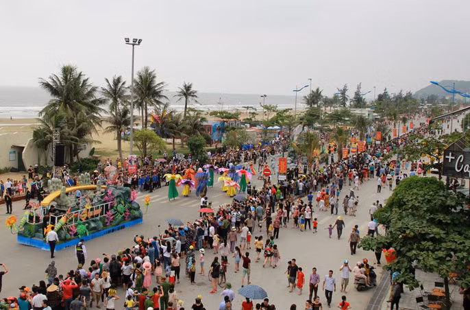 Ngoài lễ hội Carnival đường phố, trong đêm khai mạc Lễ hội du lịch biển 2019 (13-4), Sầm Sơn sẽ tổ chức màn bắn pháo hoa nghệ thuật tầm thấp tại bãi B để phục vụ du khách