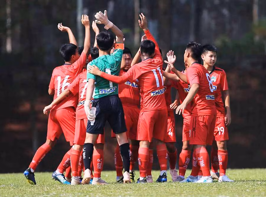 Cầu thủ đội U15 HA.GL mừng toàn thắng cả 4 trận lượt vòng loại Giải U15 Quốc gia 2019.Ảnh: Minh Trần