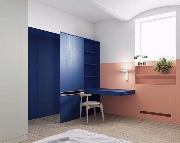 Bàn làm việc gắn vào tường và đặt gần cửa sổ để lấy ánh sáng.