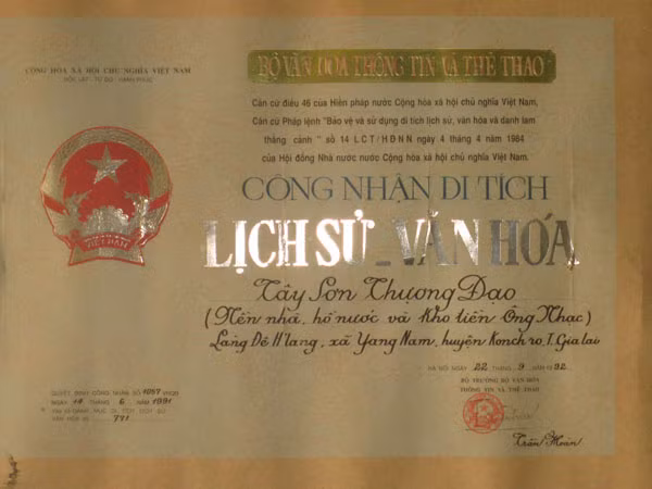 Bằng di tích hồ nước ông Nhạc 14-3. Ảnh: T.S