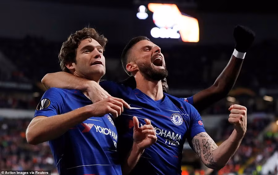  Chelsea coi như đặt một chân vào bán kết Europa League