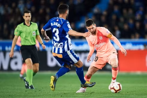 Lionel Messi cùng các đồng đội dễ dàng có được 3 điểm trước Alaves. (Ảnh: Getty)