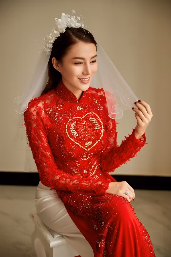 Sáng 30/4, người mẫu Lê Hà The Face tổ chức lễ vu quy tại quê nhà Gia Lai. Chân dài sinh năm 1993, được khán giả biết đến với thành tích top 4 cuộc thi 'The Face 2016', đội huấn luyện viên Hồ Ngọc Hà. Sáng 30/4, người mẫu Lê Hà The Face tổ chức lễ vu quy tại quê nhà Gia Lai. Chân dài sinh năm 1993, được khán giả biết đến với thành tích top 4 cuộc thi 'The Face 2016', đội huấn luyện viên Hồ Ngọc Hà.