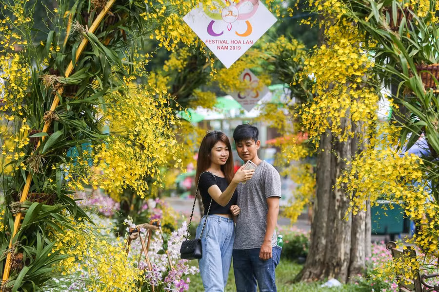  Trong công viên trưng bày gần 14.000 cây và 5.000 cành hoa lan các loại. Đây là sự kiện nhằm quảng bá các chủng loại hoa lan mang lại giá trị kinh tế cao.