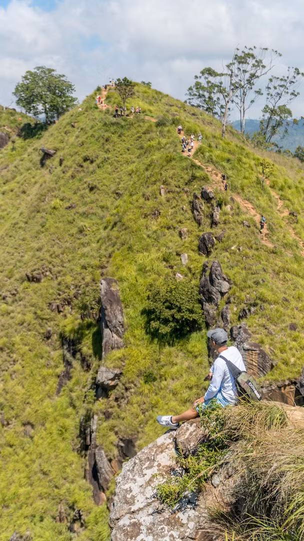  Sống lưng khủng long ở Little Adam's Peak
