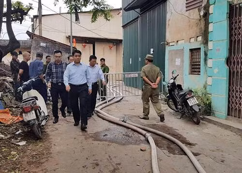 Chủ tịch UBND TP Hà Nội đến hiện trường chỉ đạo phương án khắc phục hậu quả