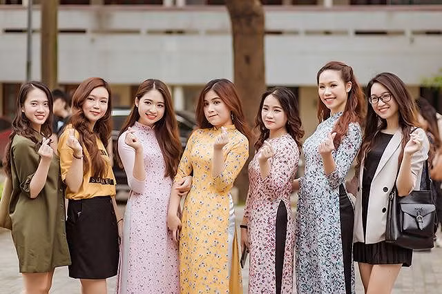  Ở độ tuổi đôi mươi, Ngân Hà cho mình thời gian học hỏi và trải nghiệm bản thân ở nhiều lĩnh vực khác nhau.