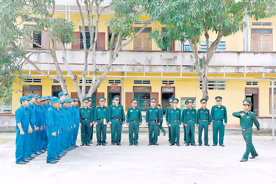  Lực lượng vũ trang huyện Krông Pa luôn duy trì nghiêm các quy chế, chế độ nền nếp sinh hoạt, học tập. Ảnh: Đ.T