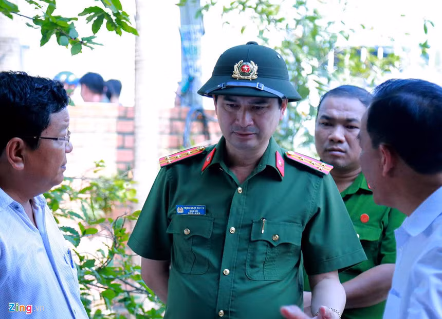  Đại tá Trịnh Ngọc Quyên, Giám đốc Công an Bình Dương, tại hiện trường. Ảnh: Nguyễn Hoàng.